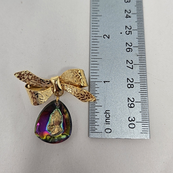 Vintage Iridescence Intaglio Praying Hands Brooch Pin Gold Tone - Picture 8 of 9